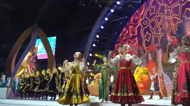 "Дастархан" !на сцене Театр танца Наз,Омский хор,И Танцевальный коллектив Найза! смотреть онлайн