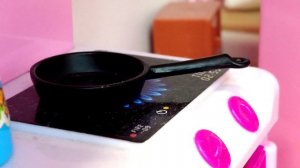 БЛИНЫ ПЕКЛИ, МАМУ И ПАПУ В БОЛЬНИЦУ УВЕЗЛИ🩺👨⚕️😱 Куклы ЛОЛ сюрприз семейка мультик Даринелка