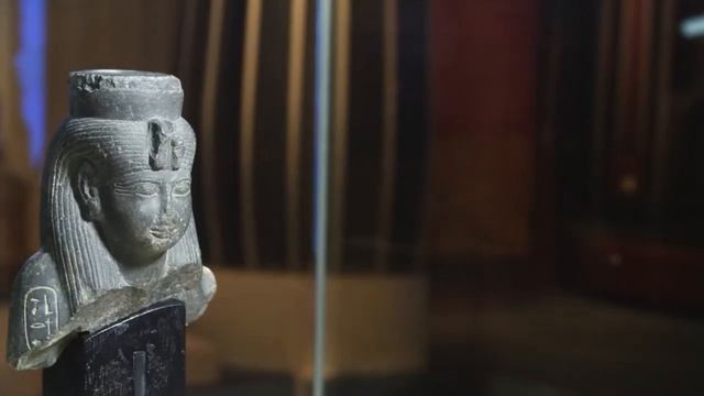 Le palais – Reines d’Égypte смотреть онлайн