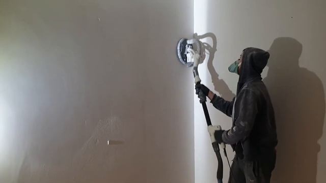 Шлифовка стен без пыли. Макалистер в работе.