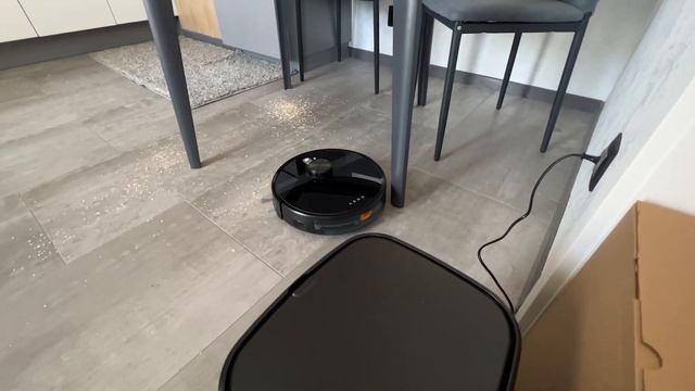 ?РОБОТ ЧИСТИТ СЕБЯ САМ! Обзор роботов-пылесосов AENO RC1S и AENO RC3S смотреть онлайн