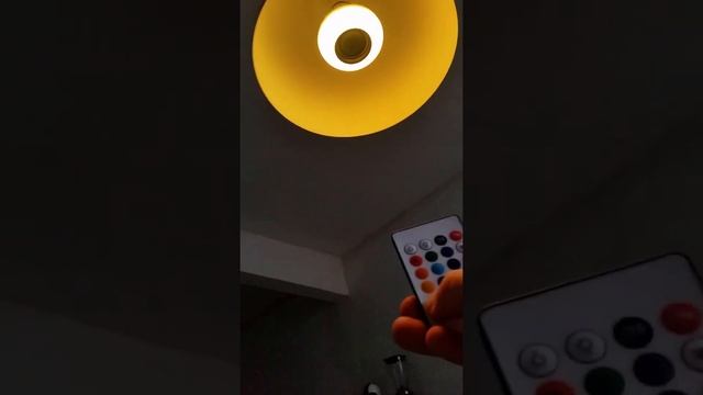 Ampoule LED Musicale Sans Fil Bluetooth 6W Bulb E27 Audio Haut-Parleur Couleurs Www.avalonkef.com