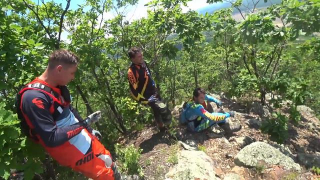 Смотри куда едешь! Эндуро тренировка в Малиново смотреть онлайн