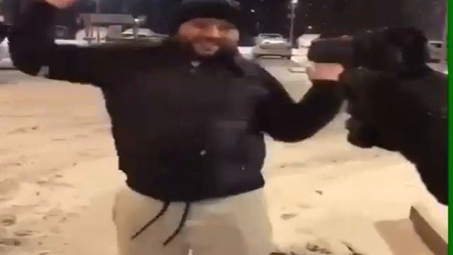 Человек боится смотреть онлайн