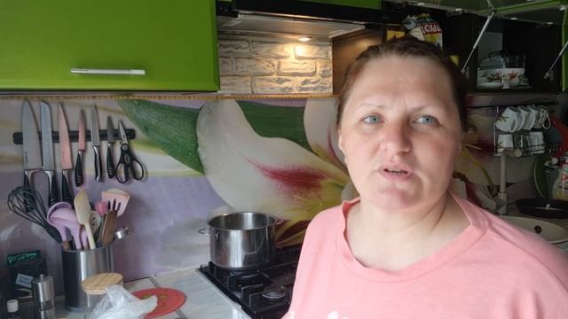 Пересадка яблони. Обработка кустарников. Огородные хлопоты. Жизнь в деревне смотреть онлайн