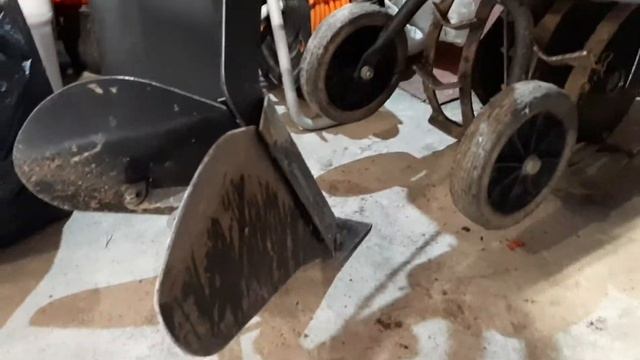 Окуивание картофеля окучником + культиватор смотреть онлайн