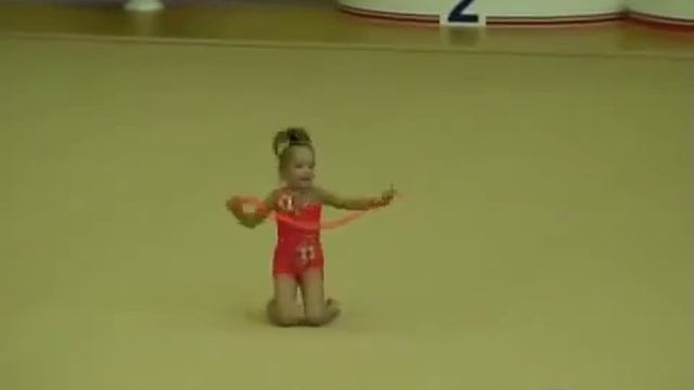 Талантливая маленькая гимнастка. смотреть онлайн
