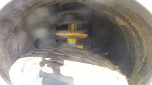 Работа подвески Nissan Terrano 3 на бездорожье (передняя ось)