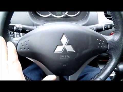 Снятие руля Мицубиси L200 для ремонта контактов звукового сигнала смотреть онлайн