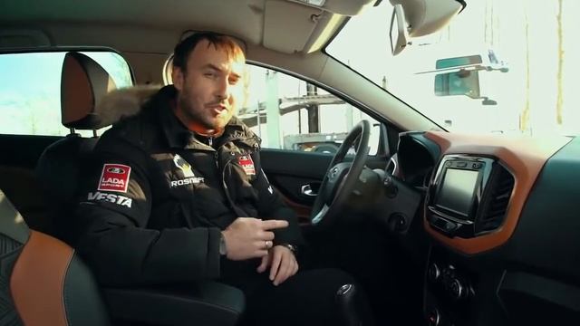 LADA XRAY Cross на зимней дороге! За рулем профессиональный гонщик MosCatalogue! смотреть онлайн