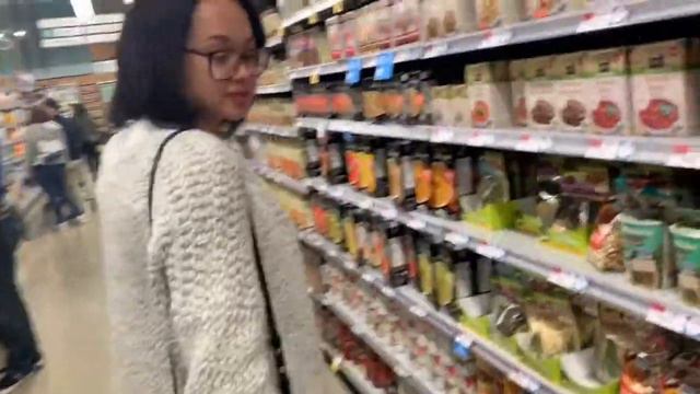 1st time at WHOLE FOODS | VLOG смотреть онлайн