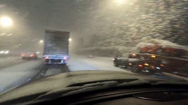Надеваем цепи в горах Пикап Трак Драйвер USA Washington-Oregon-California. смотреть онлайн