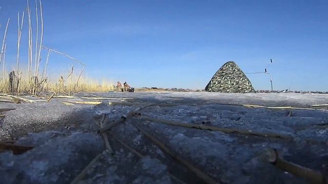 Незабываемая рыбалка по последнему льду Активный клёв карася. смотреть онлайн