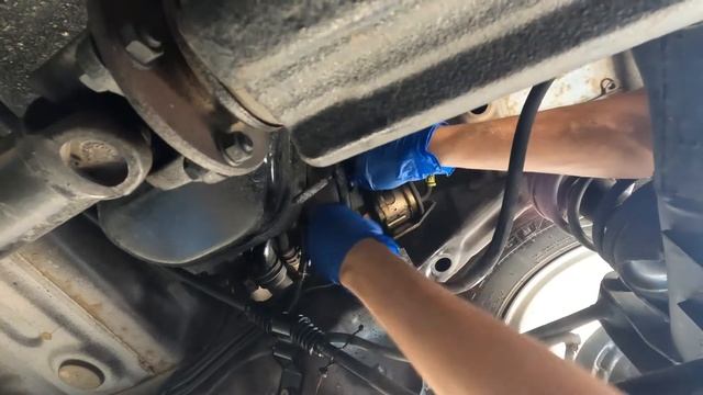 Mitsubishi Pajero Junior / Mini Fuel Filter Replacement смотреть онлайн