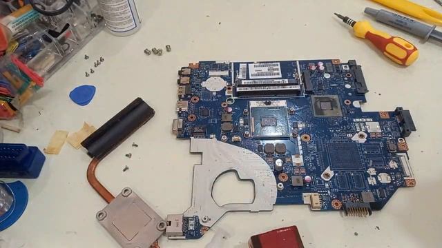 Desmontagem do Notebook Acer Aspire 5750 com troca pasta térmica, instalação SSD e Memoria upgrade смотреть онлайн