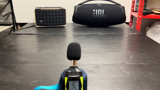 JBL Authentics 200 vs BoomBox 3 sound & bass test смотреть онлайн