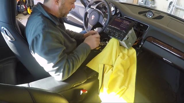 How To Remove a Porsche 991 PCM 3.1 and NAV-TV смотреть онлайн