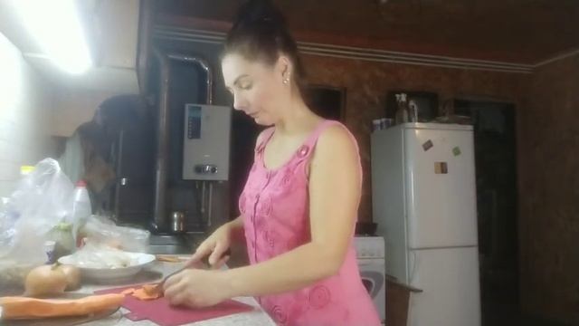 Козы доедают палки. Сыпим с собакой зерно козам. Тушу индюшиные желудки. смотреть онлайн