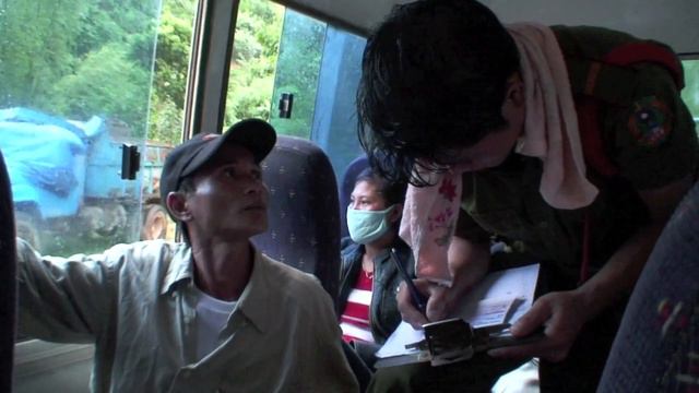 Muang Khua to Oudomxai | Bus Travel in Wonderful Laos смотреть онлайн