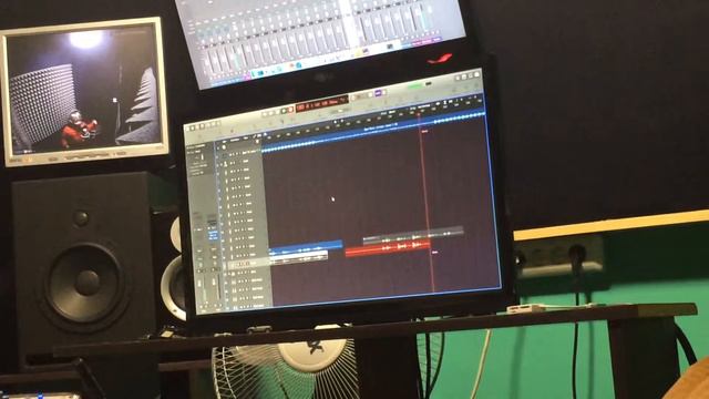 Самый юный певец у нас в студии :) смотреть онлайн