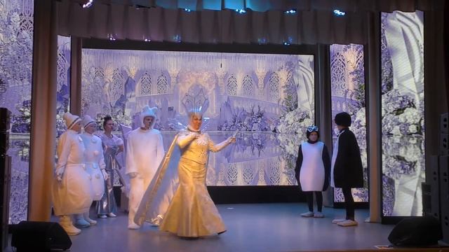 Новогоднее театрализованное представление "Волшебное перо чудо-птицы" смотреть онлайн