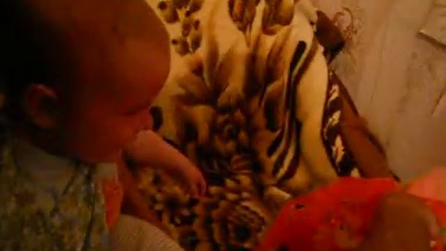 Кукурузные палочки и 8 мес. МАЛЫШ. Как легко рассмешить ребенка? Прикол смотреть онлайн