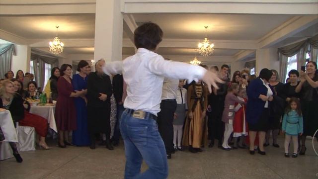 Танцы на свадьбе. смотреть онлайн