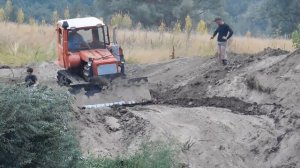 Бульдозер ДТ-75 с дизелем ЯМЗ жёстко ГРЕБЁТ ПЕСОК! Soviet bulldozer DT-75 rowing sand!