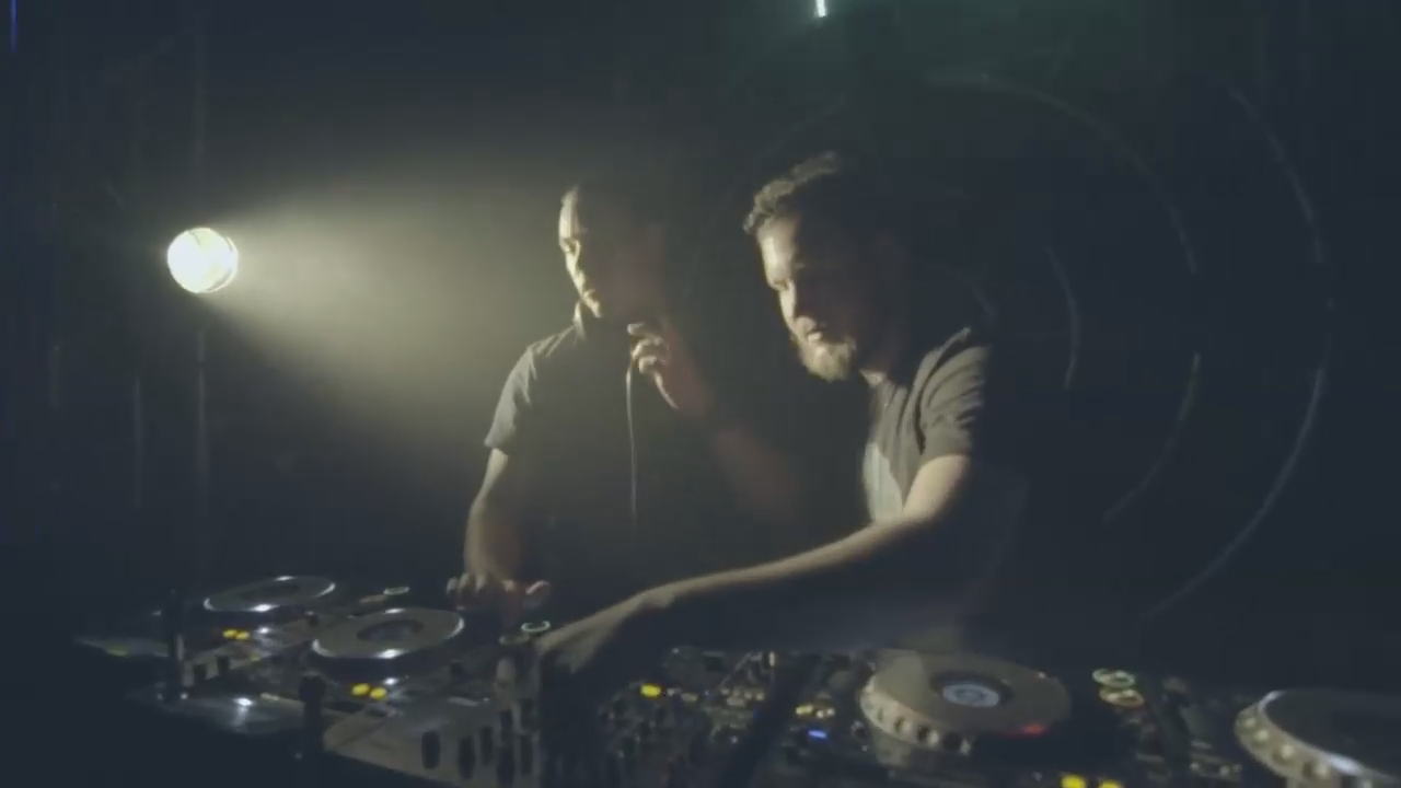 Dillytek & Dave Revan feat. Natski - It Never Ends (Official Video) смотреть онлайн