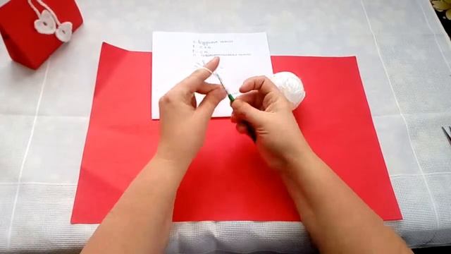Украшение упаковочной коробочки к празднику святого Валентина. Вязаное сердечко крючком. смотреть онлайн