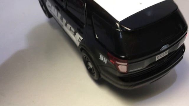 Motormax 2015 Ford POLICE Interceptor utility 1:18 1/18 police car 效果全開 смотреть онлайн