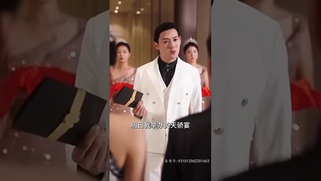 【MUTLISUB】 【ENG】他是一名小道士，武林豪傑卻人人欠他債，江南王見他立馬下跪，女帝也上門求娶！原來他是已故老天師的徒弟，天師府唯一傳人，掌握飛升的天機…… смотреть онлайн
