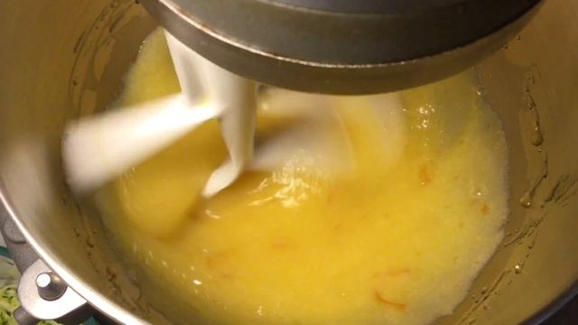 КЕКС С КАБАЧКОМ ЦУККИНИ И ОРЕХАМИ К ЧАЮ смотреть онлайн