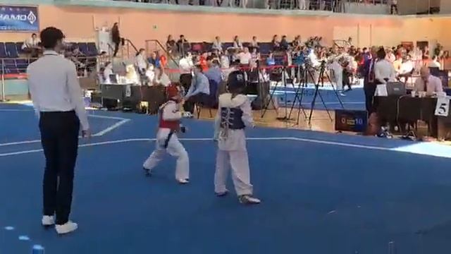 Шахтинская тхэквондистка Ева Ревякина на соревнованиях в Рязани смотреть онлайн