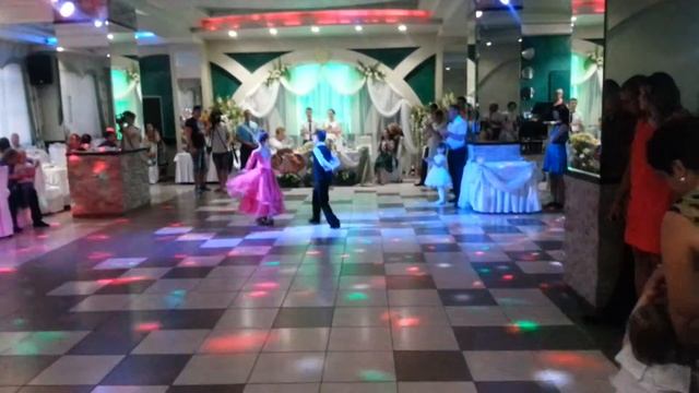 Дети танцуют венский вальс, Влад и Настя смотреть онлайн