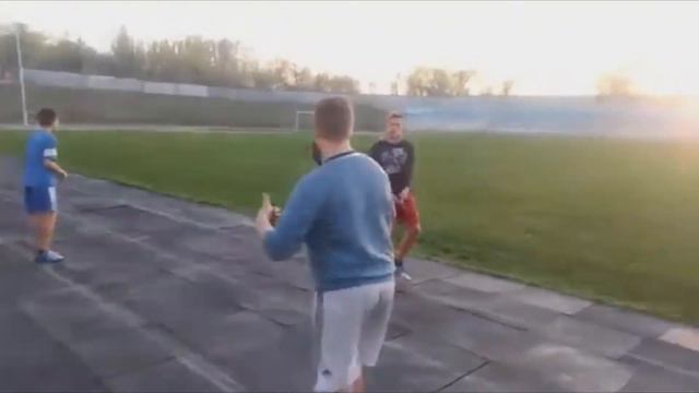 чуть не разбили окно !!! смотреть онлайн