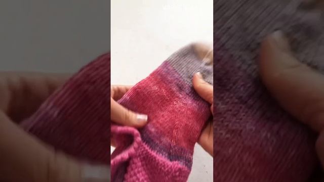 Как я использую остатки пряжи #вязание #своимируками #носки #носкиспицами #вязаниеспицами #хеликс смотреть онлайн