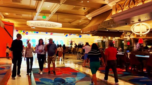 4K Las Vegas Strip Walking Tour | Caesars Forums & Bellagio | Showgirls | #subscribe #thankyou смотреть онлайн