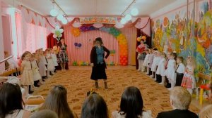 Шапокляк на выпускном празднике.