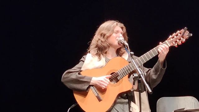 Елена Фролова - "Цветочек аленький" (Посвящение Булату Окуджаве) сл. и муз. Елены Фроловой смотреть онлайн