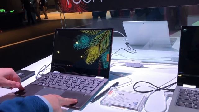 Lenovo Yoga 720 13.3" & 15" hands-on - MWC 2017 смотреть онлайн