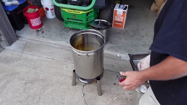 Fry A Turkey Properly смотреть онлайн