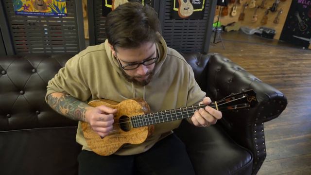 Delicious Baritone Folkstyle Ukulele Playing... смотреть онлайн
