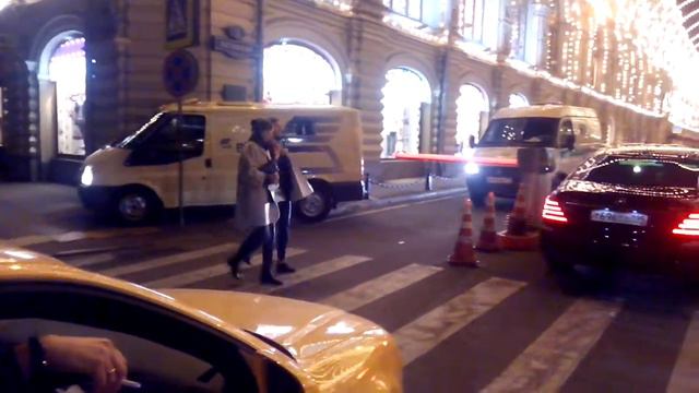 ГУМ инкассаторы не хотят платить за парковку. смотреть онлайн