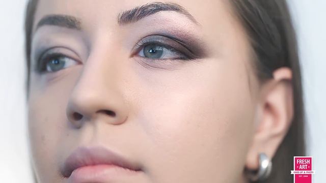 Коррекция опущенных уголков глаз. Пошаговое обучение. Карандашная техника. Урок №42 смотреть онлайн