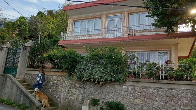 Istanbul, Dirikli Sk, 28. Дом Эды. "Постучись в мою дверь" смотреть онлайн