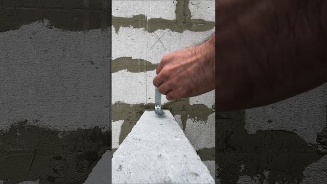 Привязка перегородки к стене с помощью подвеса