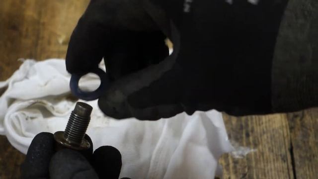 How to replace engine oil Toyota Yaris. Years 1991 to 2006 смотреть онлайн