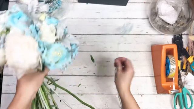 Bridal bouquet blue white theme Peony Rose | 蓝白色系列 牡丹 玫瑰 满天星 银叶 新娘捧花 ｜Huamama Singapore Carousell смотреть онлайн