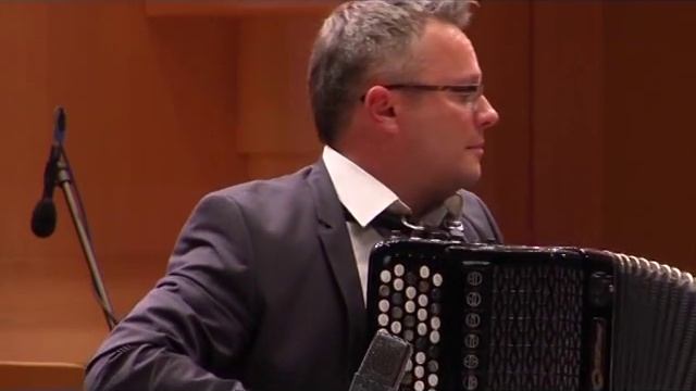 A. Piazzolla - Oblivion (исп. С. Войтенко и Самарский симфонический оркестр) смотреть онлайн